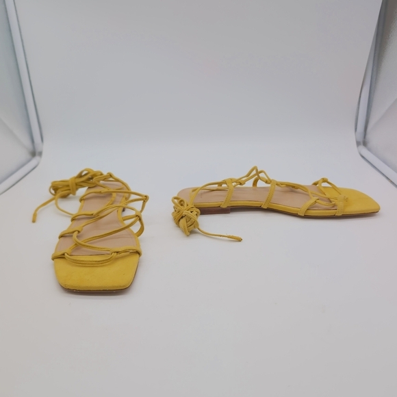 Marc Fisher LTD Yellow Sz 9 Roman Strappy Sandals Mahalia - Picture 2 of 8